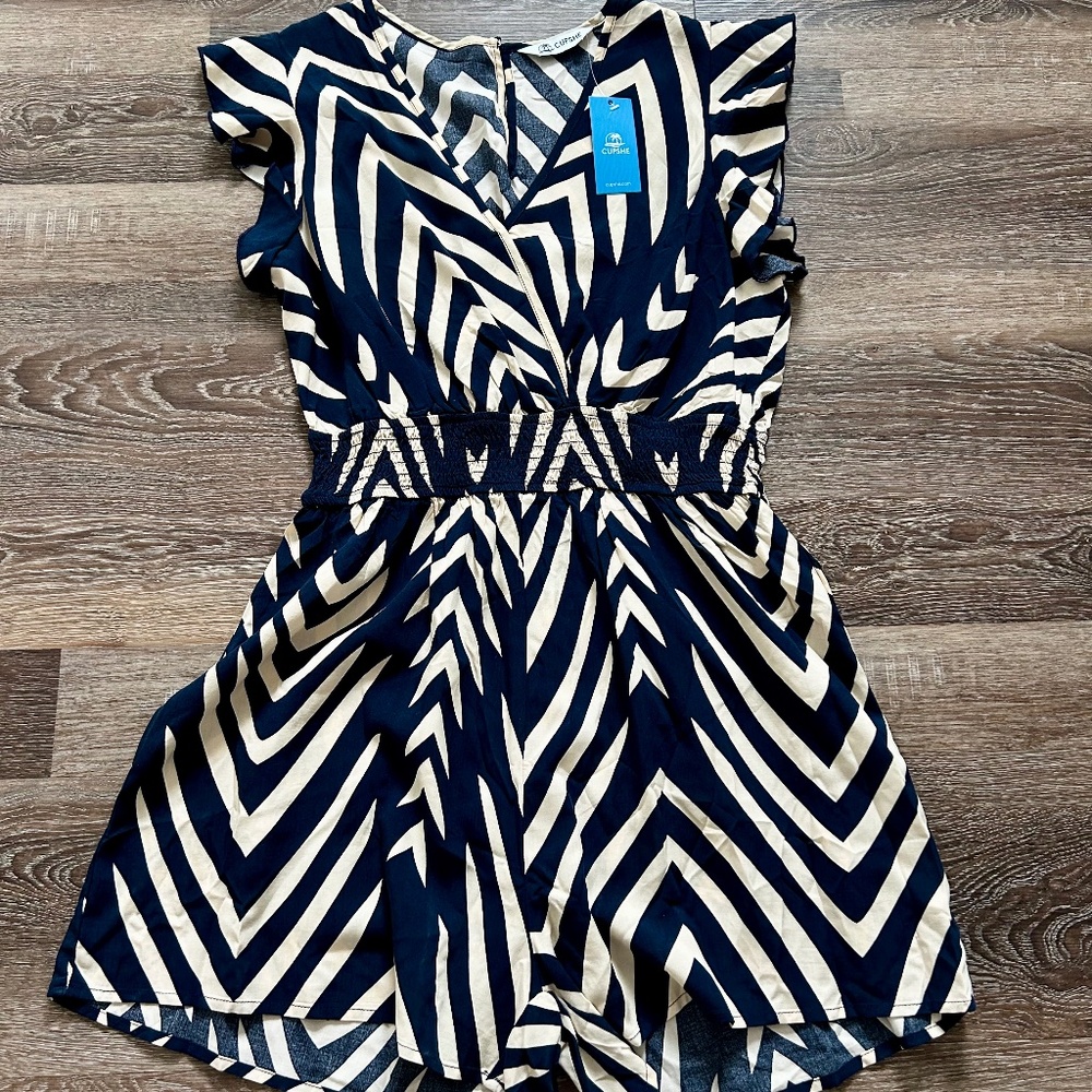 Cupshe NWT Sz Medium Women’s Navy Abstract Chevron Print Surplice Romper